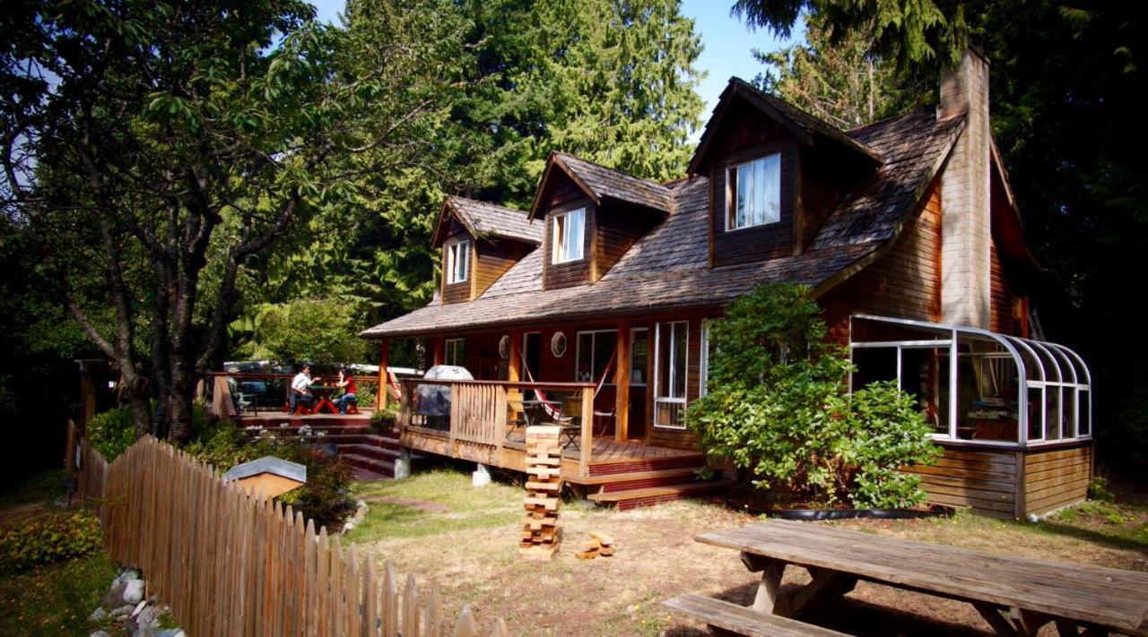Up The Creek Backpacker'S Lodge Roberts Creek Exterior photo